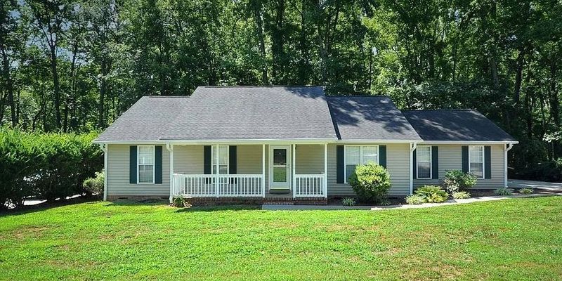 Simpsonville House: 106 Greenapple Way