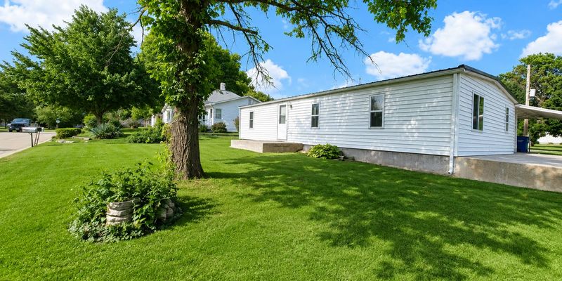 Falls City House: 2012 Clifton Ave