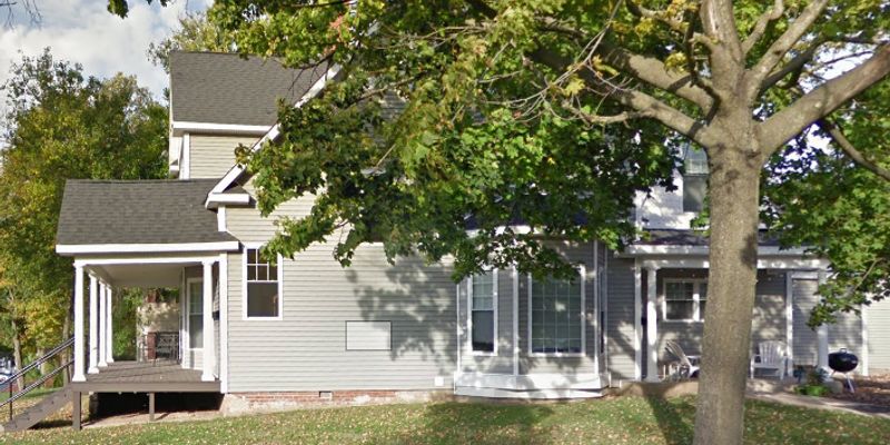 Valparaiso Apartment: 158 College Avenue