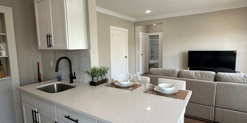 Cleveland Apartment: 1847 East 87th Street