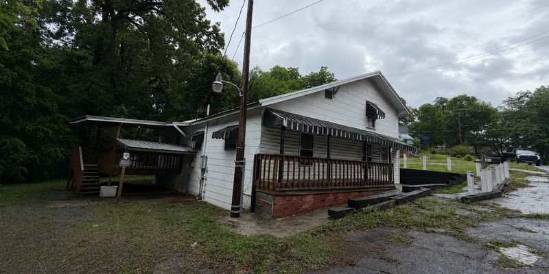 Midfield House: 801 Rutledge Dr