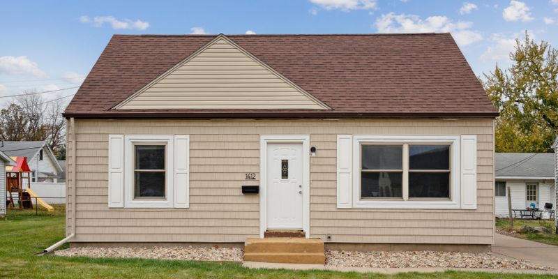 Cedar Rapids House: 1412 9th St NW