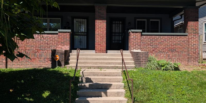 Indianapolis House: 530 Eastern Ave