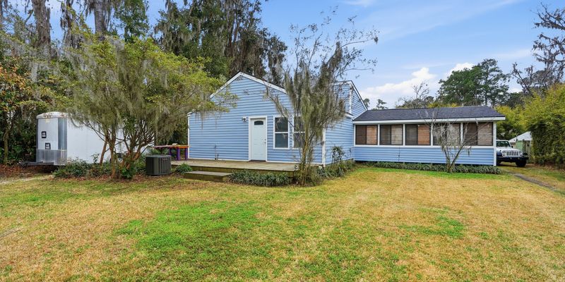 Savannah House: 208 Penrose Dr