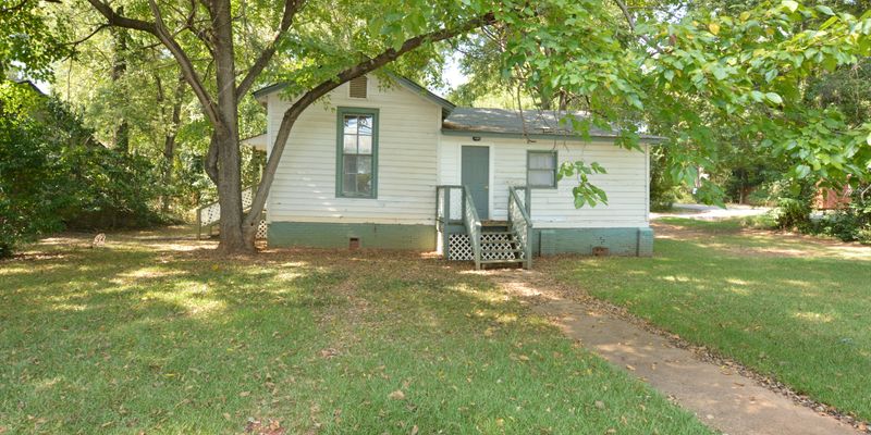 Montevallo House: 1151 Oak St A