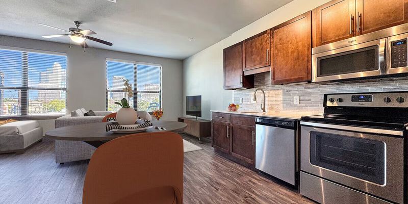 Houston Apartment: 699 Webster St