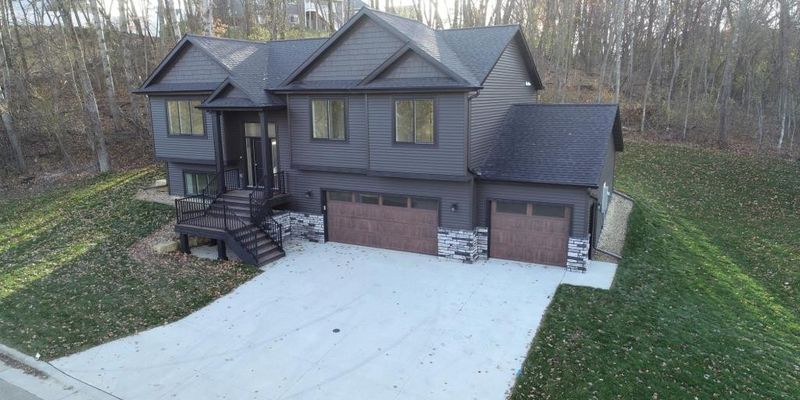 Rochester House: 2153 Ponderosa Pl SW