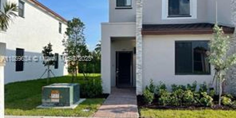 Miami House: 945 NE 211th St