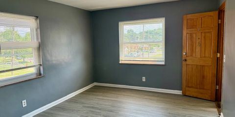 livingroomwithdooropennew.jpg