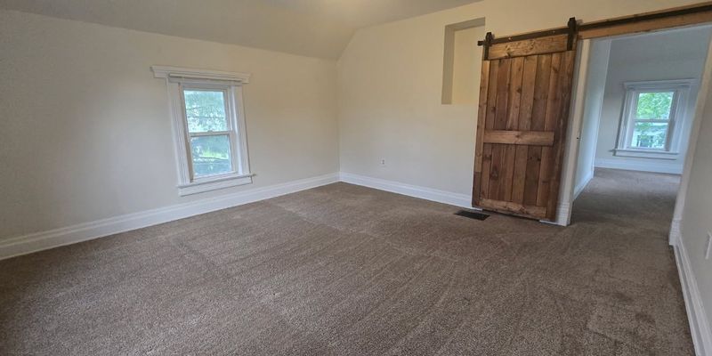 Durand Apartment: 200 S. Oak St., Unit B
