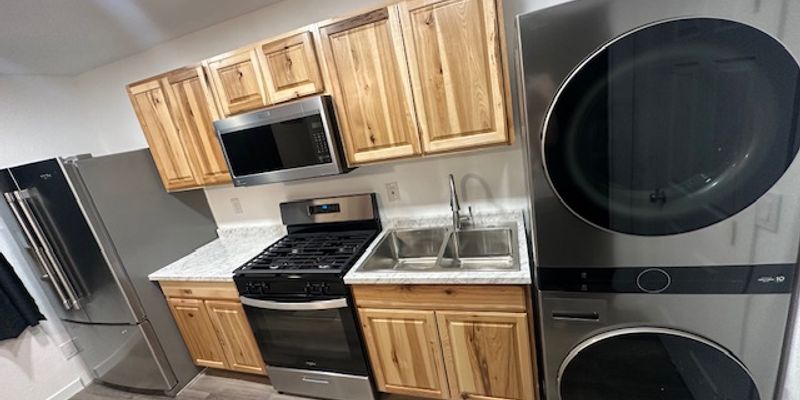 Aztec Apartment: S Park Ave