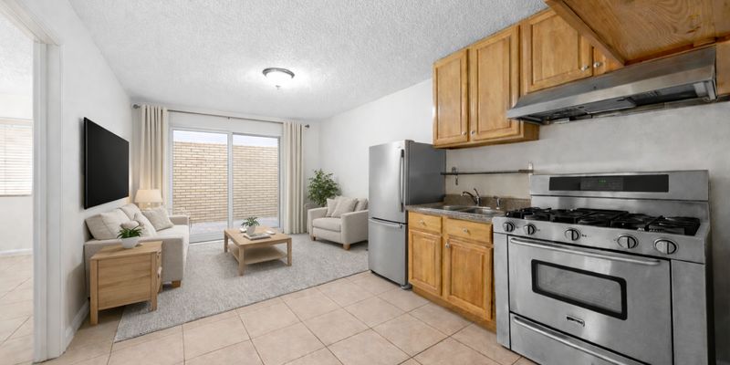 Los Angeles Apartment: 1337 Douglas St