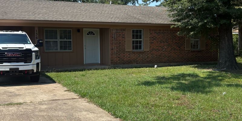 Monroe House: 136 Longwood Dr