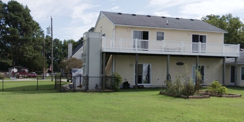 Camden House: 220 Riverview Ave