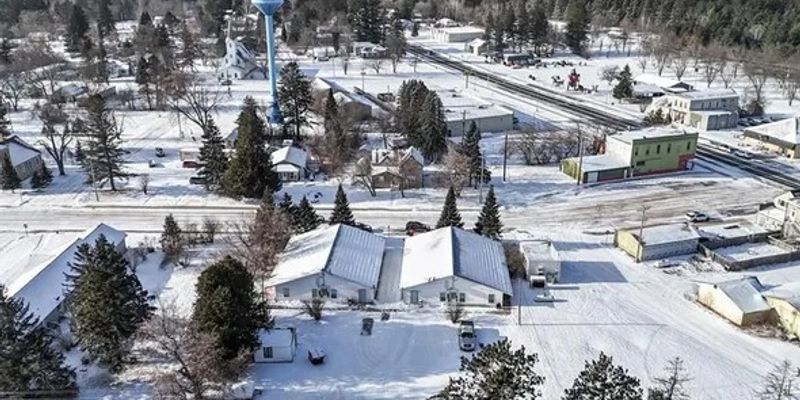 Akeley Apartment: 30 Graceson Ave S