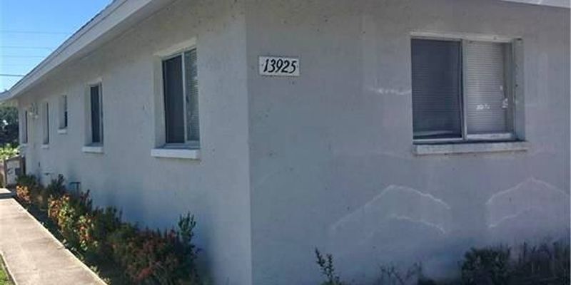 fort myers Multiplex: 13923-13925 First St