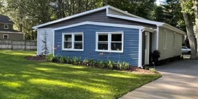 Spring Lake House: 15095 Leonard Rd