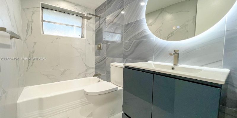 North Miami Apartment: 2005 Sans Souci Blvd