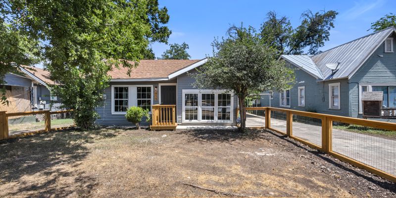 San Antonio House: 915 Canton