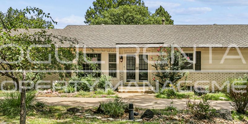 Wichita House: 500 S Circle Lake Rd