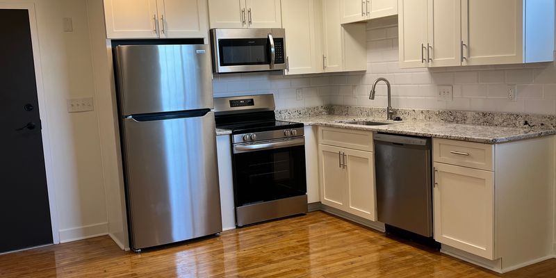 Pulaski Apartment: 500 Pico Terrace