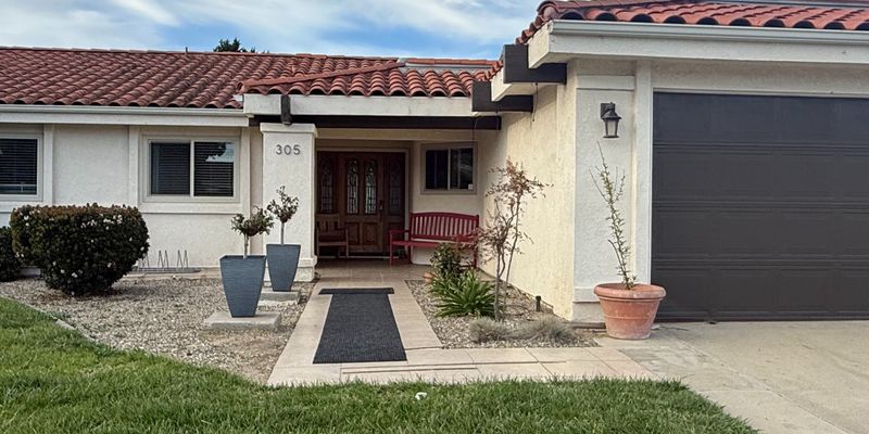 Lompoc House: 305 Chaplin Cir