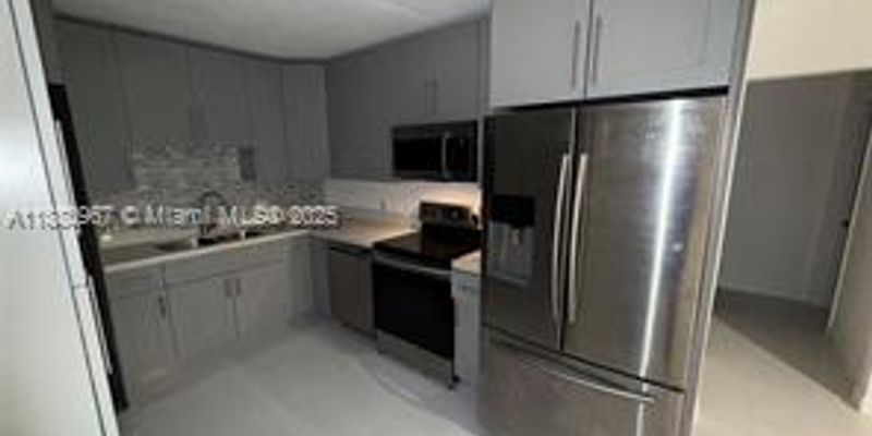 Hollywood House: 1935 Rodman St # Main House