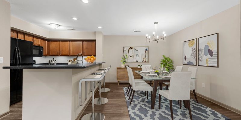 Edwardsville Apartment: 1070 University Dr