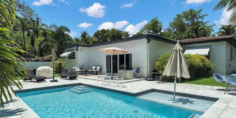 Biscayne Park House: 660 NE 121st St #1