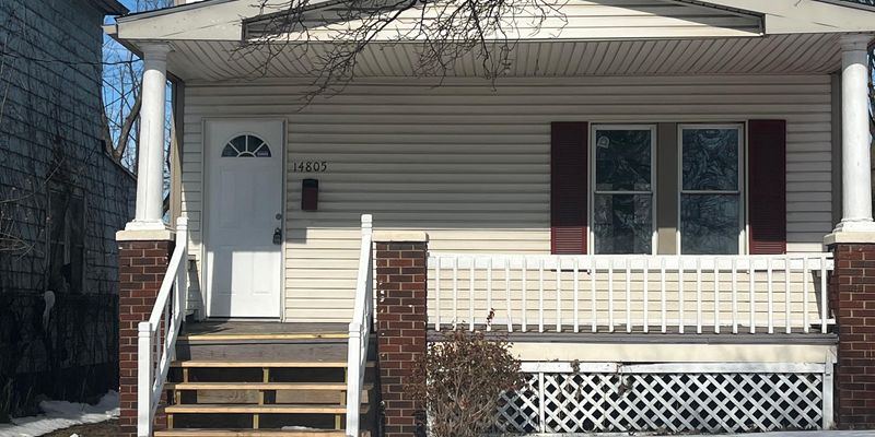 Cleveland House: 14805 Darwin Ave