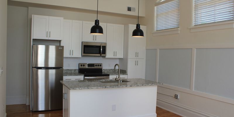 Woodstock Apartment: 403 W Court St