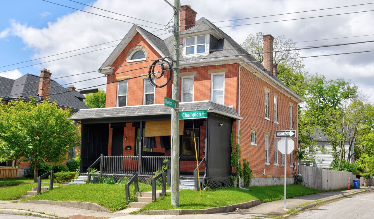685 S Champion Ave photo 2