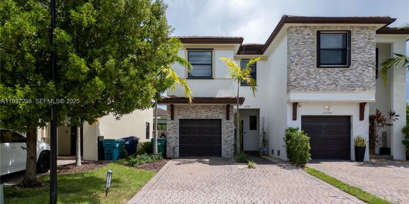 Homestead House: 25185 SW 108th Ave