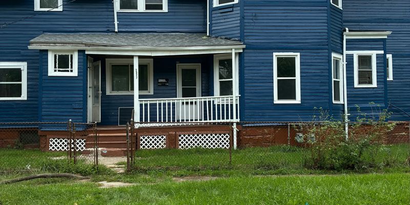 Cleveland Apartment: 1377 E 66th St