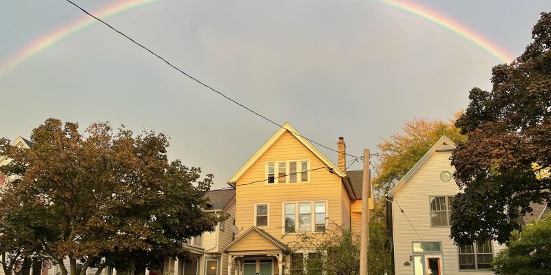 Milwaukee Apartment: 1672 N Astor St