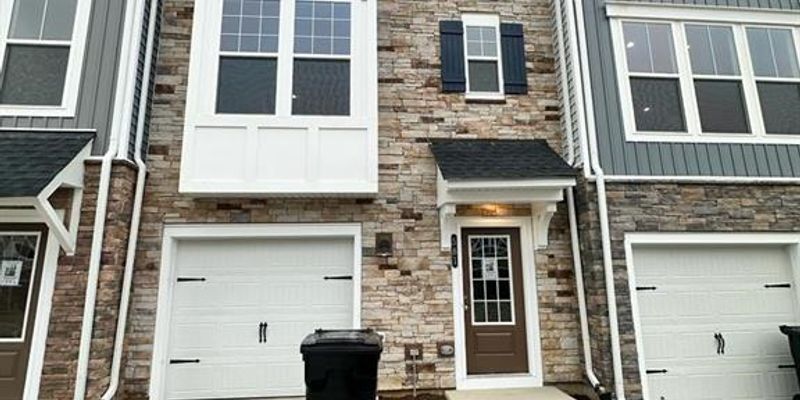 Glen Allen Townhome: 504 Sybil St
