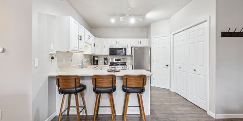 10-128 80 Circle Dr 5.jpg