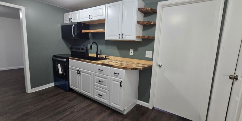 Durand Apartment: 300 Detroit St., Unit 2