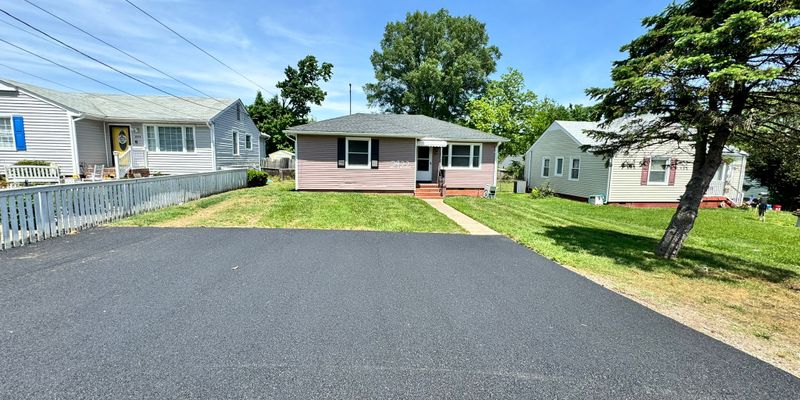 Richmond House: 2922 Lincoln Ave