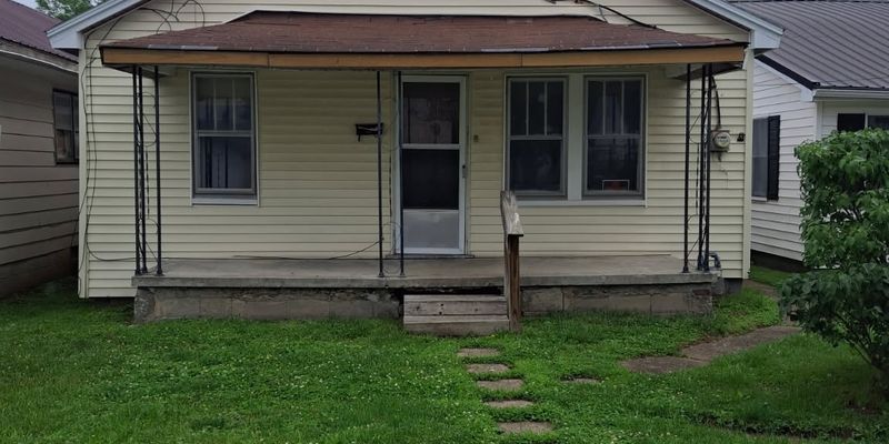 Maysville House: 616 E Front St