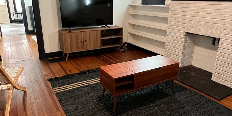 Cave City Apartment: 106 N 3rd St