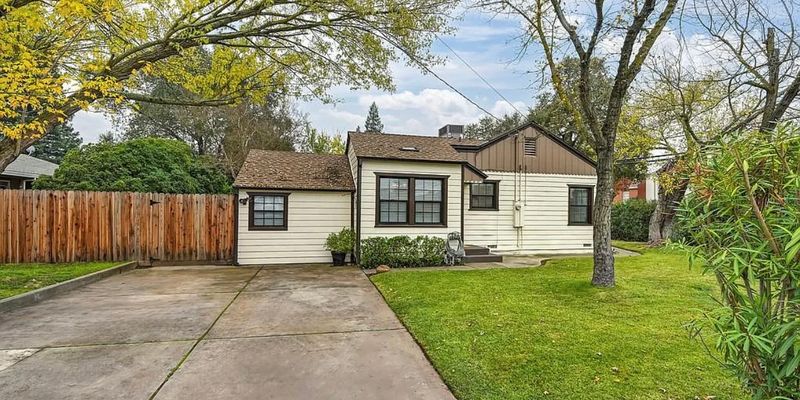 Carmichael House: 3048 Garfield Ave