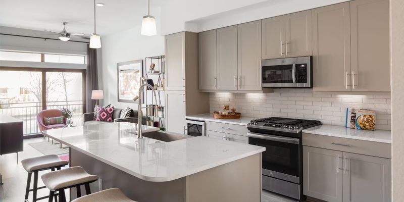 Houston Apartment: 2198 W 18th St