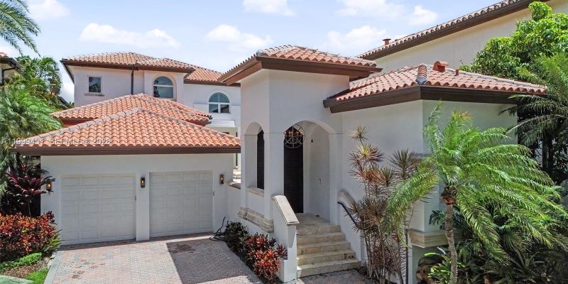 Coral Gables House: 13689 Deering Bay Dr #13689