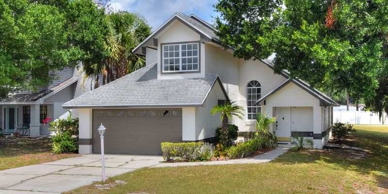 Auburndale House: 802 Arietta Cir N