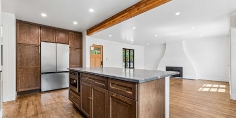 28-web-or-mls-669 E. 8th ave -28.jpg