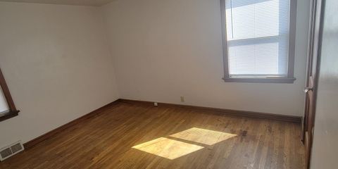 large bedroom.jpg