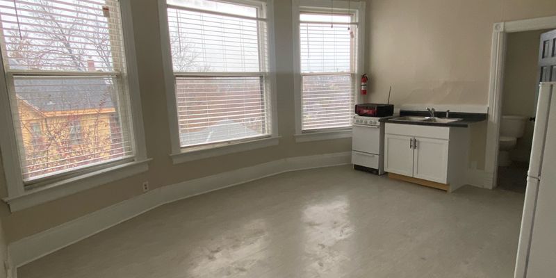 Dubuque Apartment: 1941 Madison St
