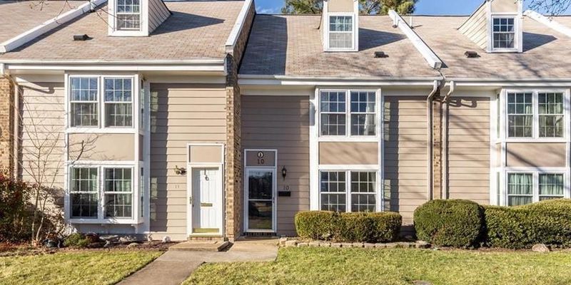 Richmond House: 18 Skipwith Green Cir