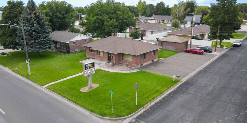 Burley House: 2300 Overland Ave